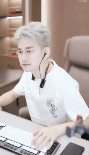 阿哲出事直播被六扇门带走！-第1张