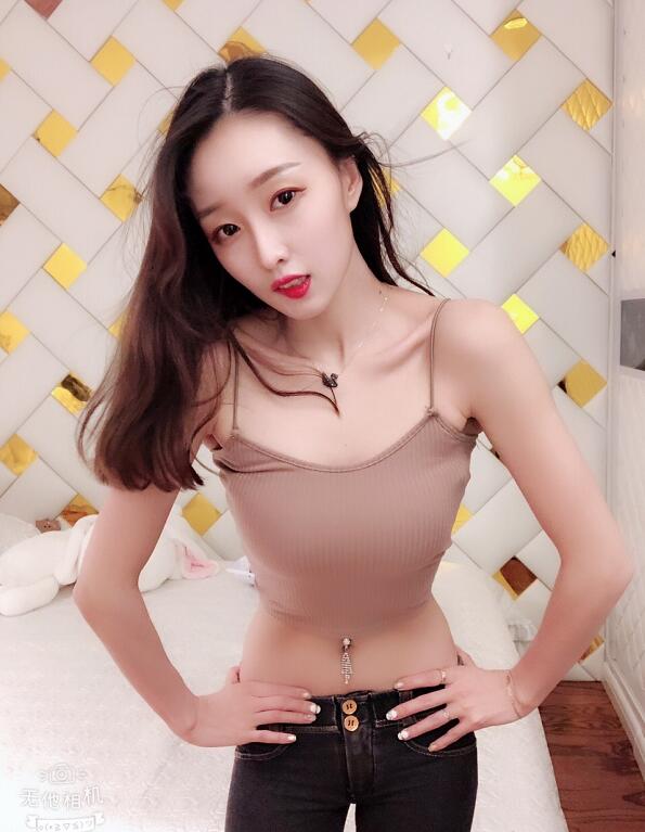 抖音长腿女神小帅宝个人资料简介 主播小帅宝微博性感私房照图片-第1张