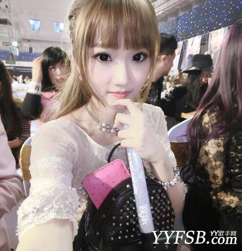 YY典典个人资料简介 典典与土豪恋情曝光-第1张
