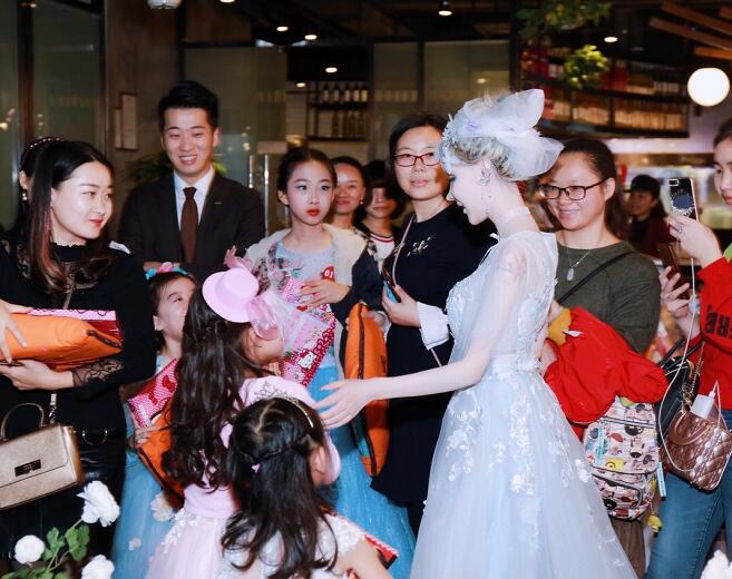 真人版芭比娃娃芭比迪丽拉COS图片 芭比迪丽拉高清生活照写真-第15张