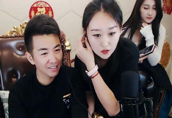 舞帝利哥首次爆料与老婆相爱经过 曾喊女主播宝贝儿利嫂吃醋-第1张