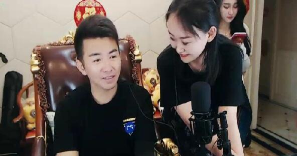 舞帝利哥首次爆料与老婆相爱经过 曾喊女主播宝贝儿利嫂吃醋-第2张