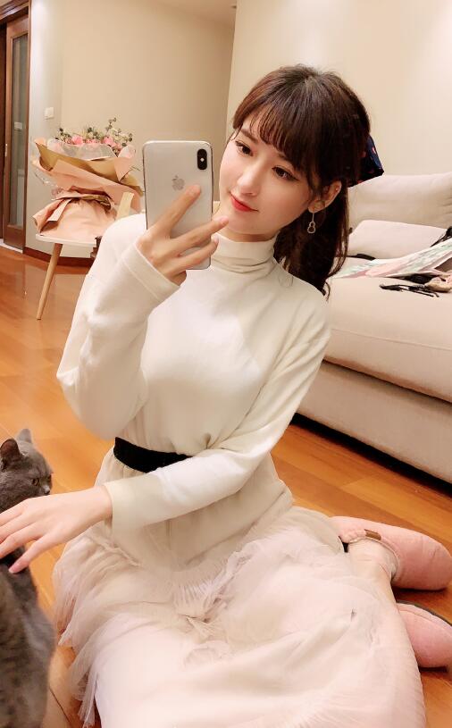 龙珠一姐主播小甜饼性感福利自拍套图 性感身材超美邻家女孩-第3张