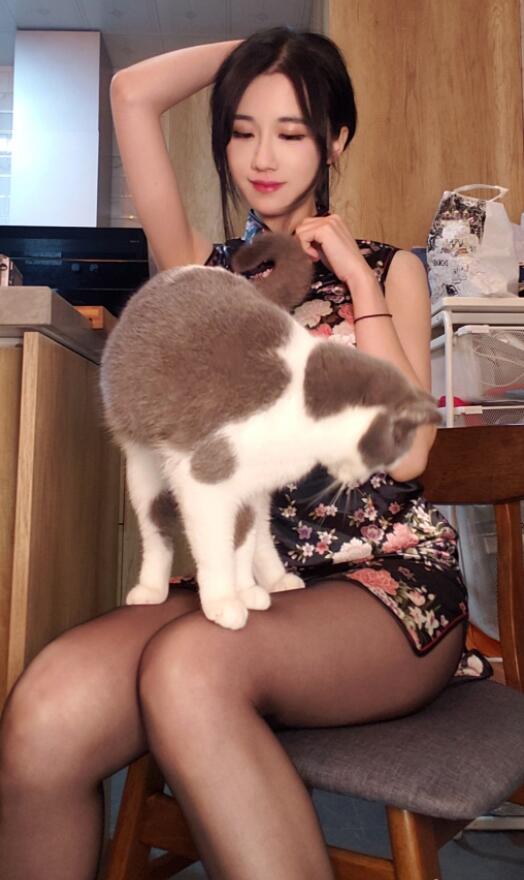 轩子巨二兔最满意的写真图片资源 轩子巨2兔2019性感旗袍美腿图-第10张