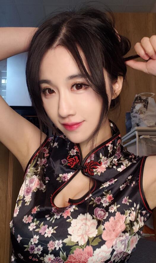 轩子巨二兔最满意的写真图片资源 轩子巨2兔2019性感旗袍美腿图-第12张