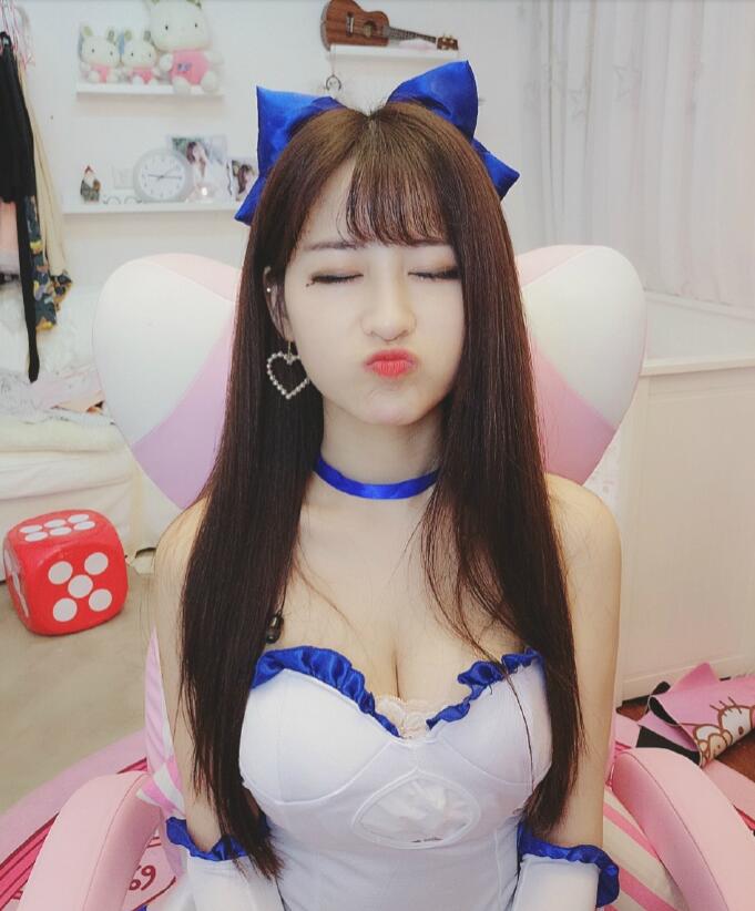龙珠一姐主播小甜饼性感福利自拍套图 性感身材超美邻家女孩-第26张
