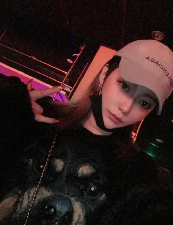 电竞第一美腿成旻云生活照写真 腿王针针微博性感大长腿图片-第7张
