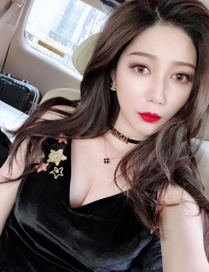 电竞第一美腿成旻云生活照写真 腿王针针微博性感大长腿图片-第13张