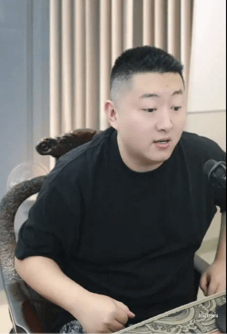 小洲踩碎大衣喇叭！-第1张