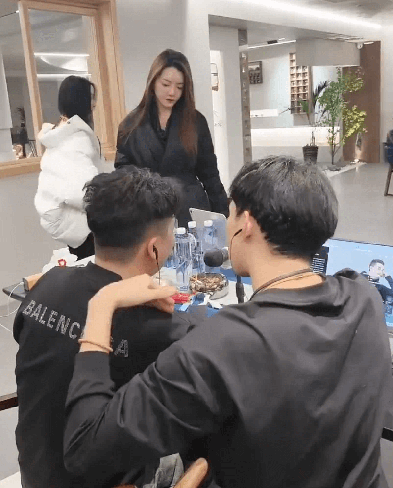 二驴祝福天佑崔阿扎，询问什么契机下想结婚-第1张