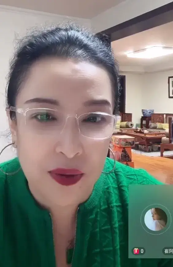 佑妈猛夸崔阿扎，认准做儿媳妇，佑妈喜欢崔娜扎 所以妈宝男天佑就娶她-第1张