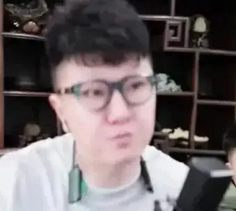 女主播情人节不不开播必挨x？-第1张