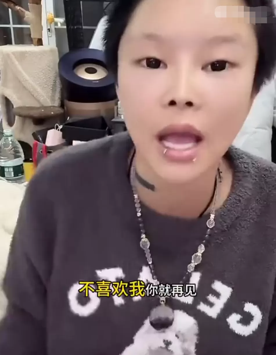 躺赚30万？网红顾茜茜直播凡尔赛发言引热议：你越骂，我越赚！-第3张