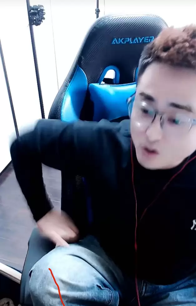 心悦主播小五反水大骂阿哲眼瞎看不清身边人-第1张
