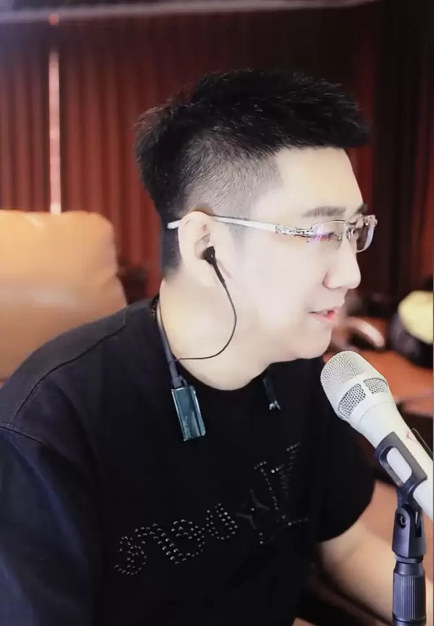 红杏入股睿廷赠小浩20%股份，探戈哥瞪眼珠子吓懵酒店服务员-第1张
