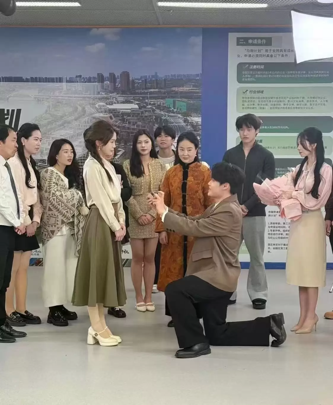 YY短剧《豪宠娇妻，女主播重生进行时》杀青！天晓一姐木槿领衔，专业演员曹天恺加盟，网红短剧赛道再掀热潮！-第1张