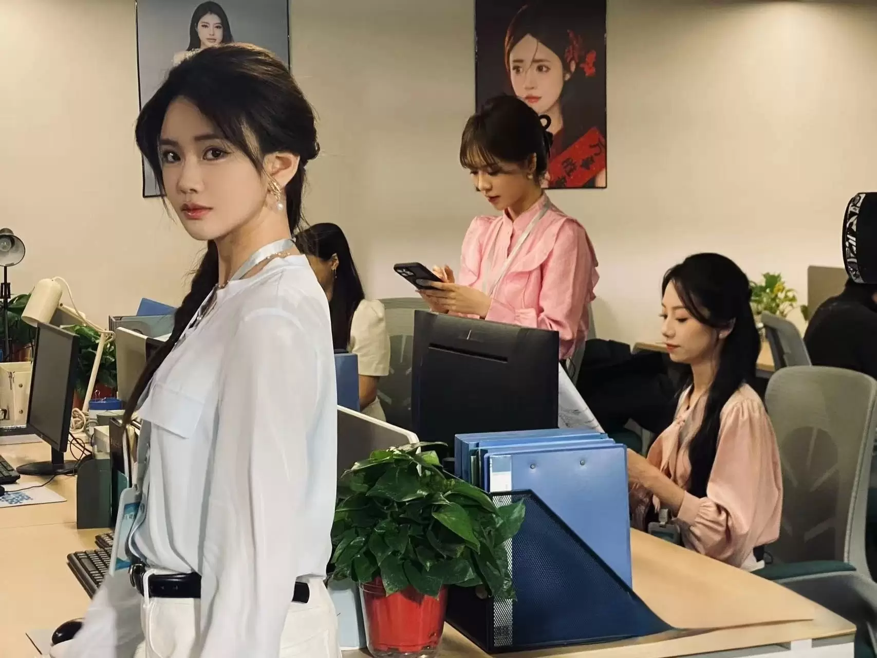 YY短剧《豪宠娇妻，女主播重生进行时》杀青！天晓一姐木槿领衔，专业演员曹天恺加盟，网红短剧赛道再掀热潮！-第7张