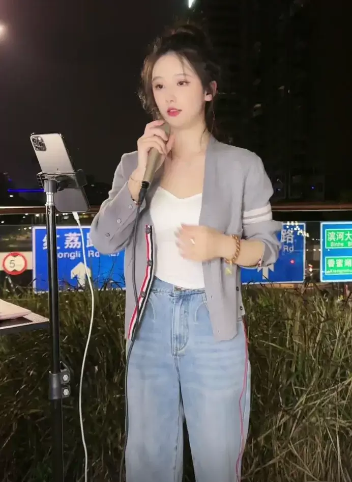 直播5年能买2000万豪宅？女主播自曝“大哥”经济，谁在消费买单-第6张