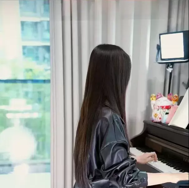 兰梦莎直播上帝视角图片-第2张